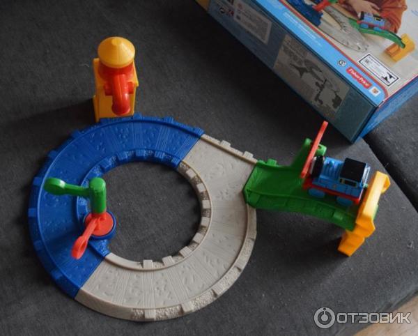 Игровой набор Fisher Price Томас и его друзья. Первая доставка грузов Томаса фото