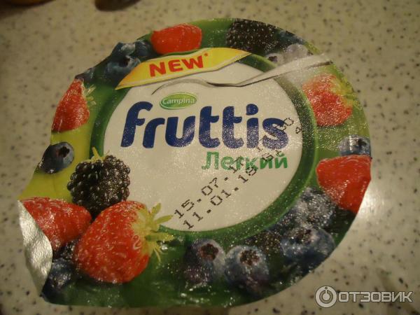 Продукт йогуртный пастеризованный с наполнителем Лесные ягоды Fruttis фото