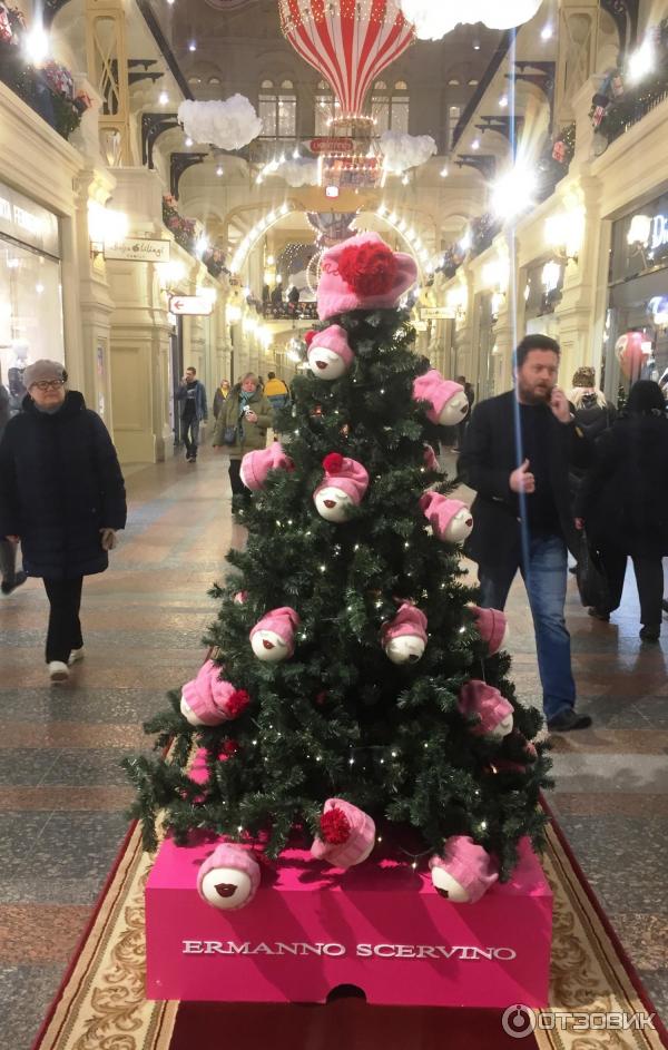 Выставка Новогодние фирменные елки в ГУМе (Россия, Москва) фото