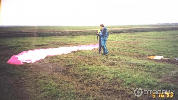 Это Олег Кушлевич учит меня распутывать стропы