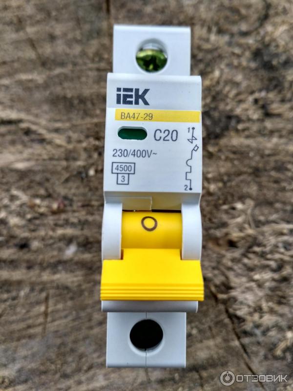 Автоматический выключатель iek авдт32. Автомат IEK. Силовой автомат ИЭК. Флажок на автоматы IEK. ИЭК аромат автомат