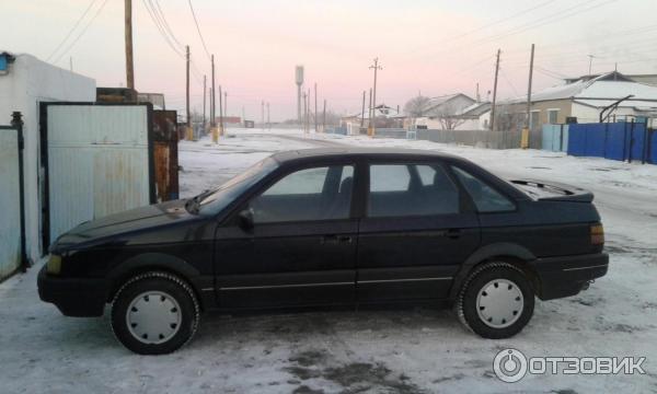 Автомобиль Volkswagen Passat В3 седан фото