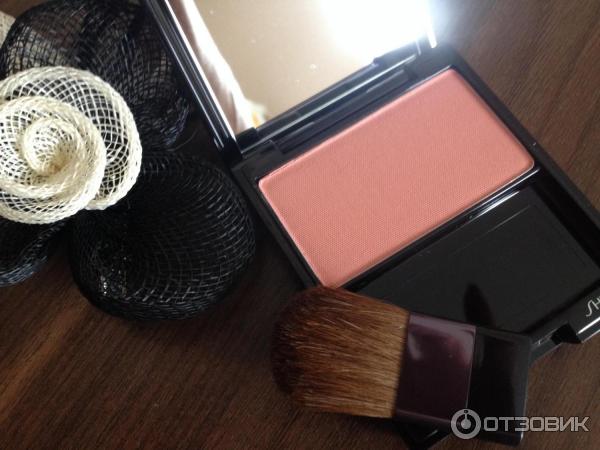 Румяна Shiseido Luminizing Satin Face Color фото