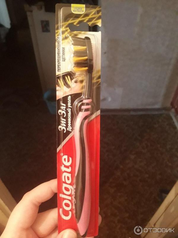 Зубная щетка Colgate ЗигЗаг Древесный уголь фото