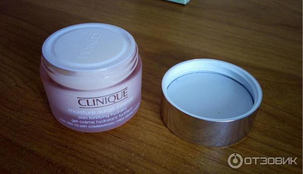 Интенсивно увлажняющий крем Clinique Moisture Surge Intense