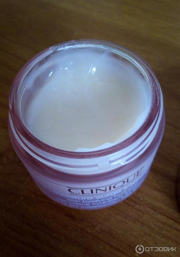 Интенсивно увлажняющий крем Clinique Moisture Surge Intense