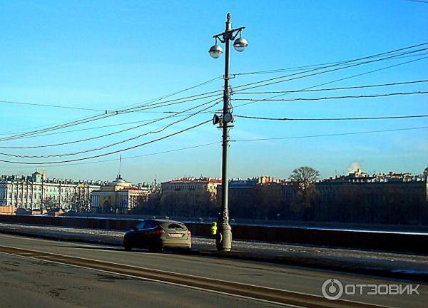 Пешая прогулка по набережной Невы на Васильевском острове (Россия, Санкт-Петербург) фото